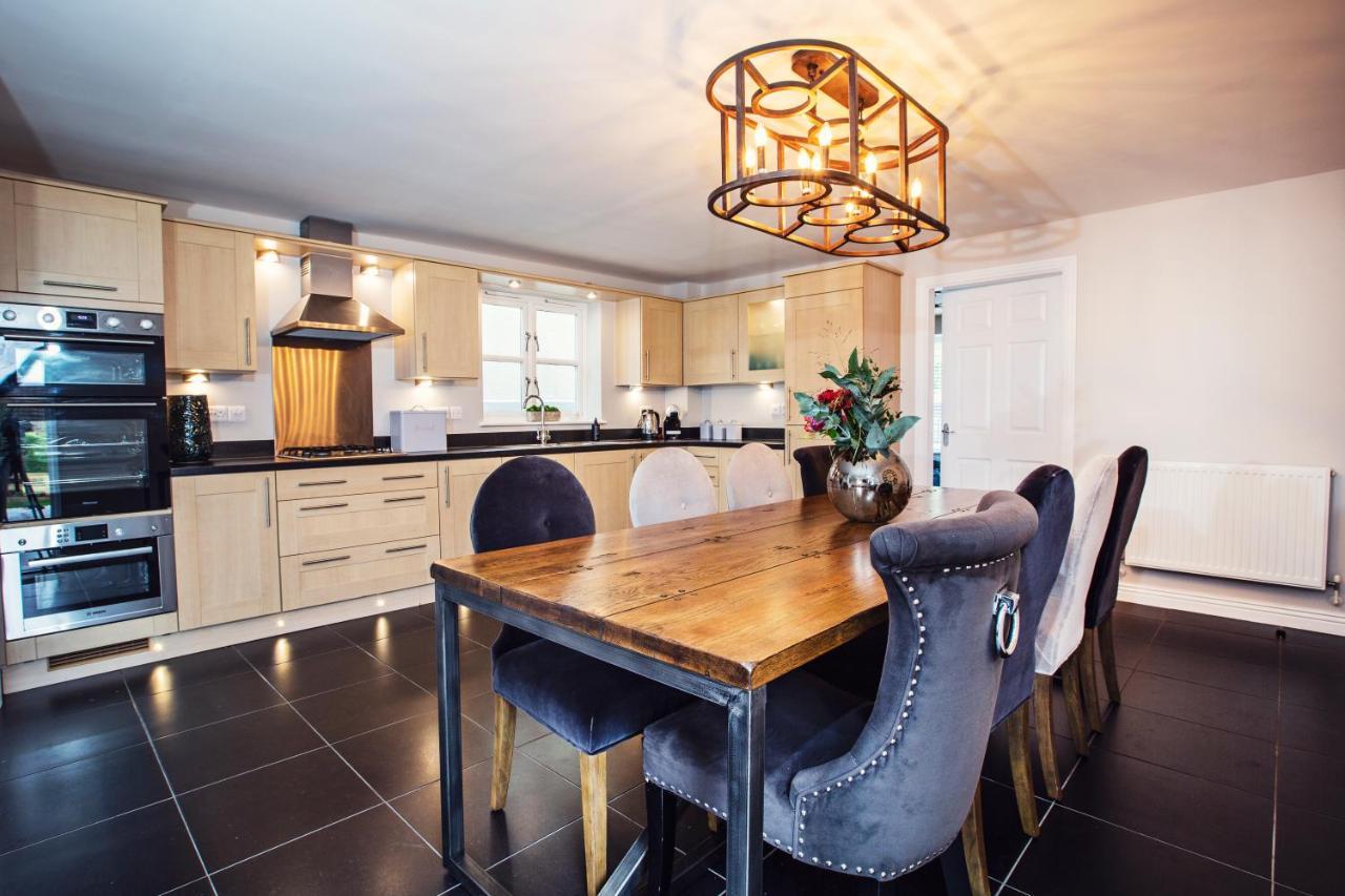 Beautiful 4-Bed Home, Hot Tub & Stunning Views - Abergavenny Exterior foto