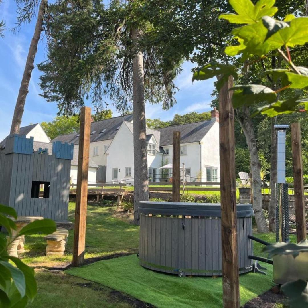 Beautiful 4-Bed Home, Hot Tub & Stunning Views - Abergavenny Exterior foto